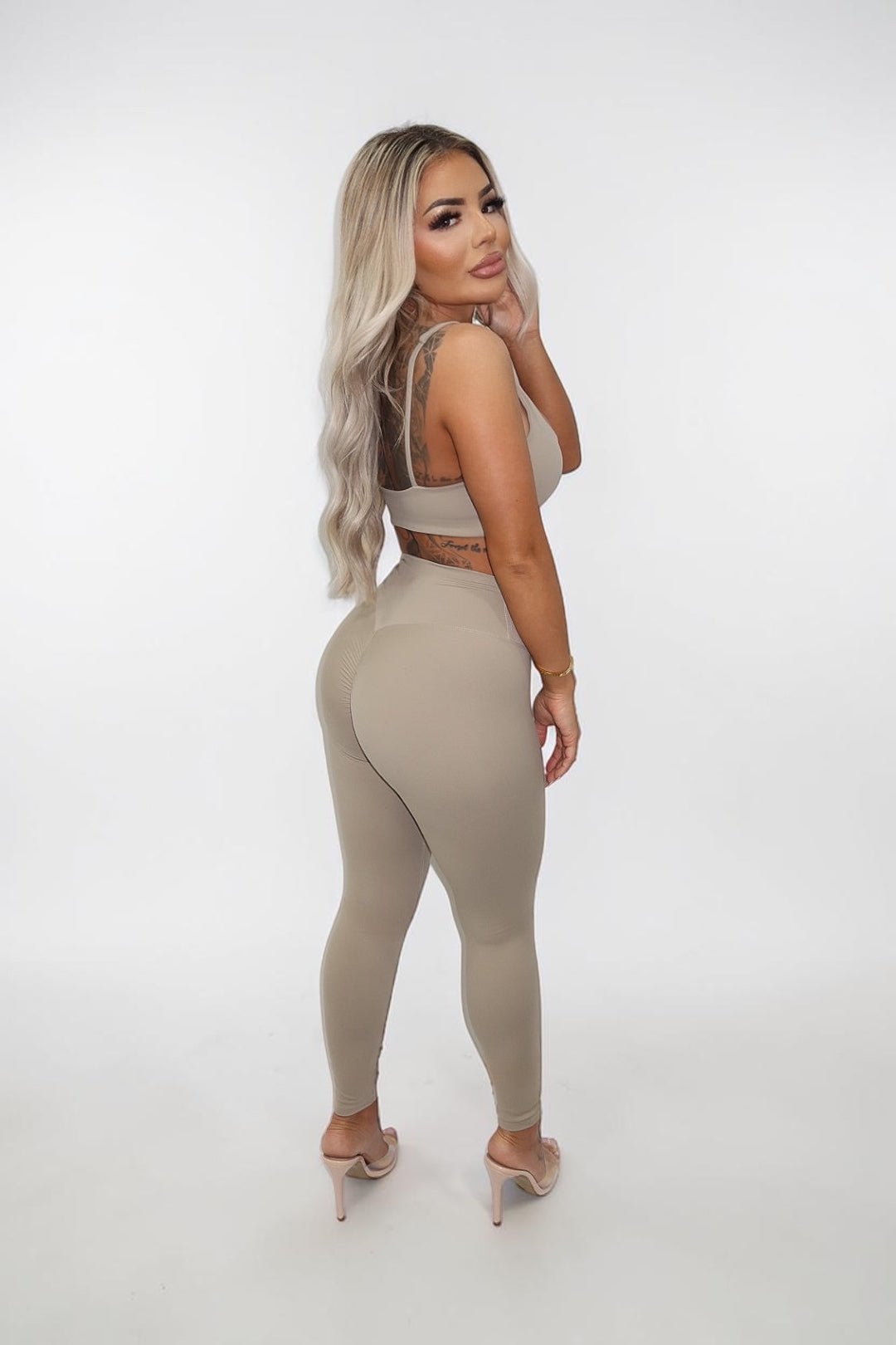 SEAMLESS SCRUNCH LEGGINGS - KHAKI - GLAMORZ